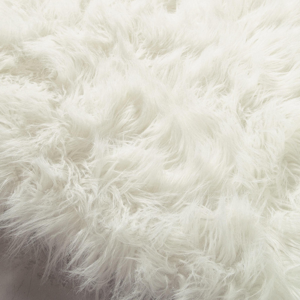 OUMKA faux fur rug in white 80 x 200cm | Maisons du Monde